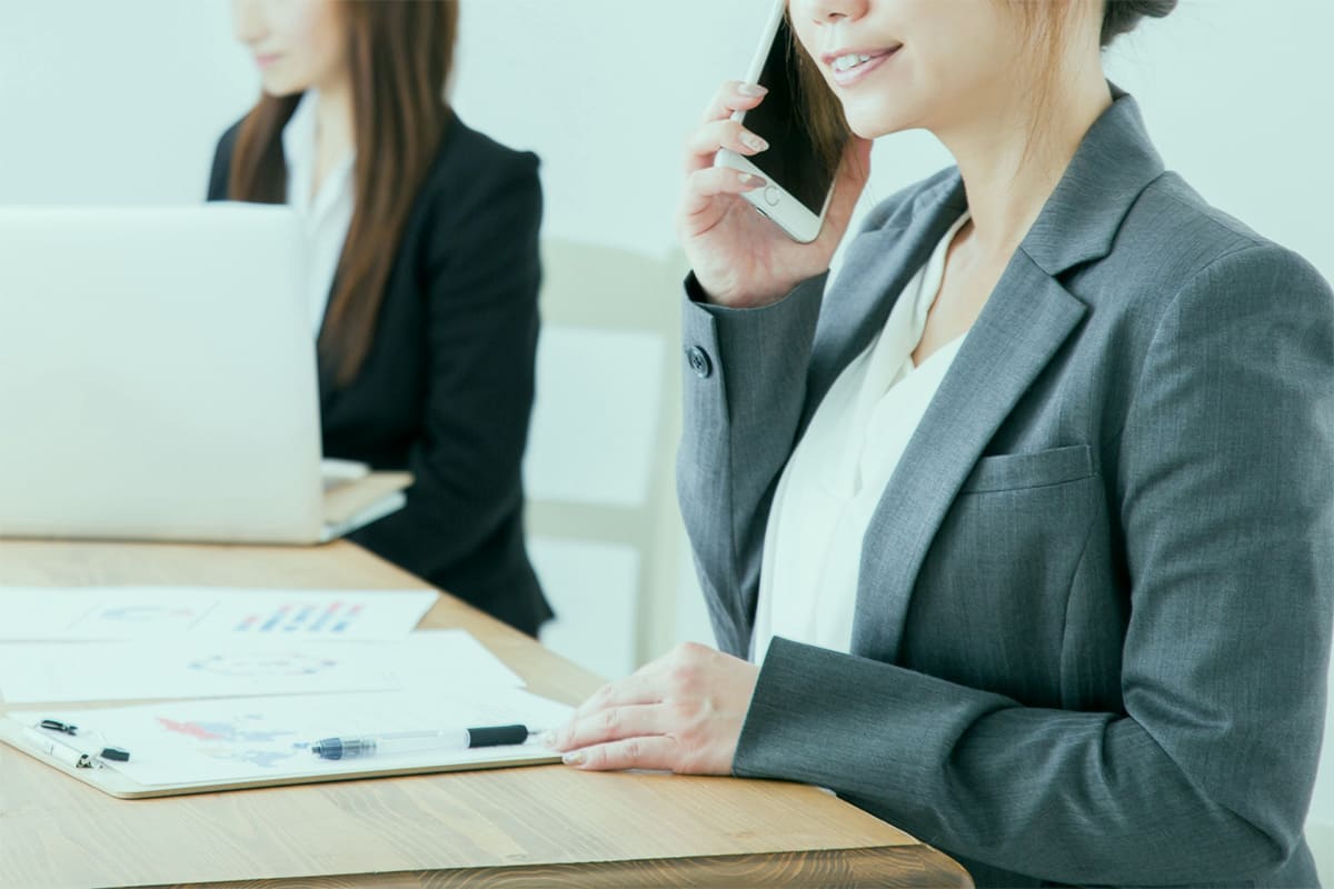 弁護士とパラリーガルとがチームで対応
